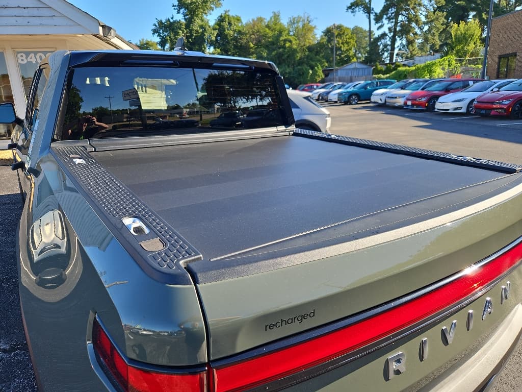 2022 Rivian R1T view 25