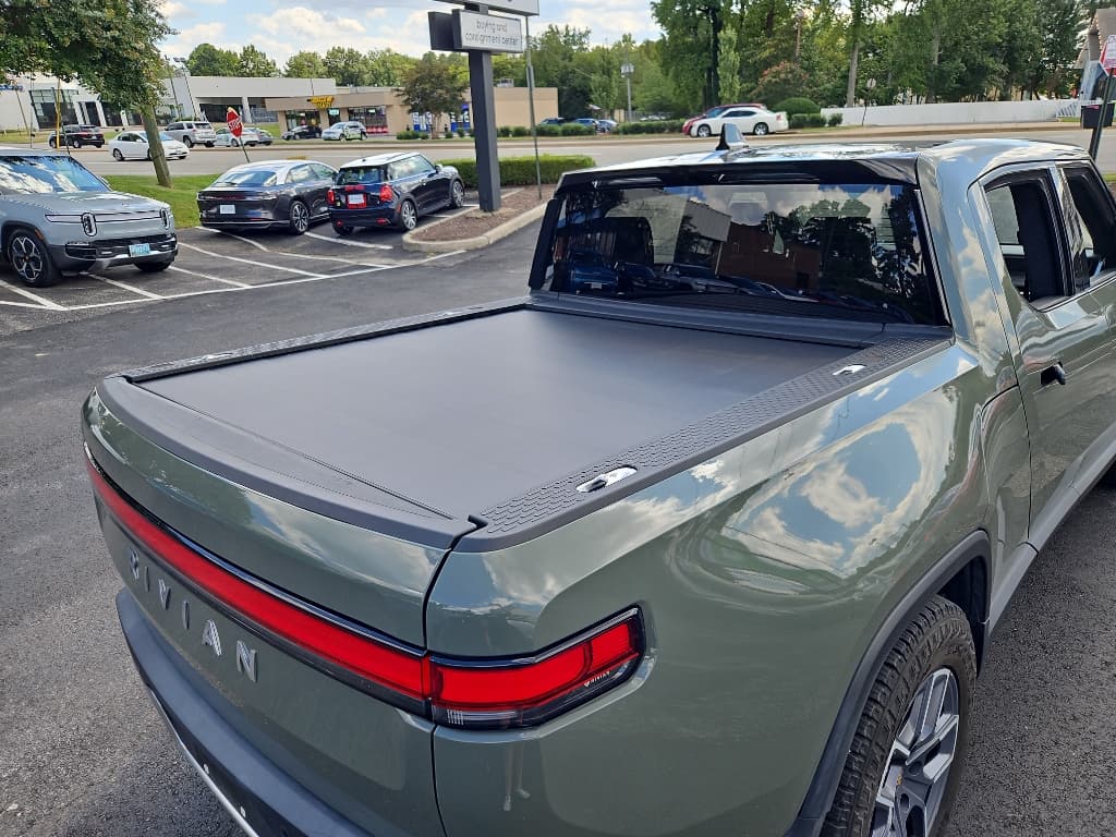2022 Rivian R1T view 13