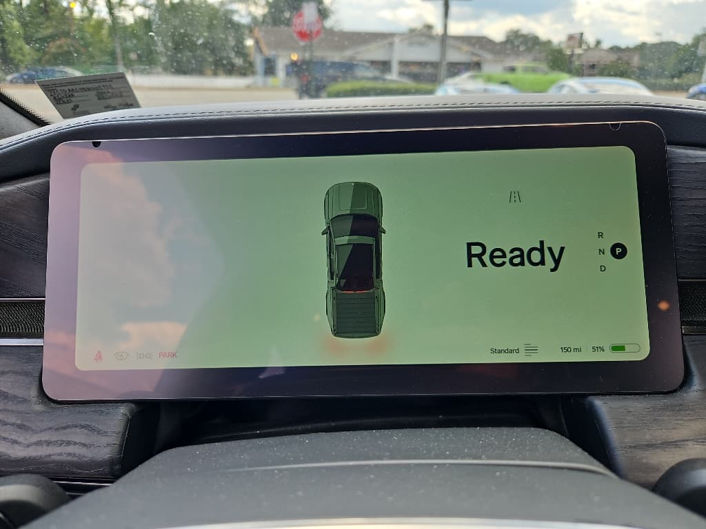 2022 Rivian R1T view 18