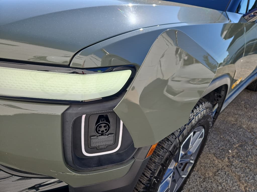 2022 Rivian R1T view 5