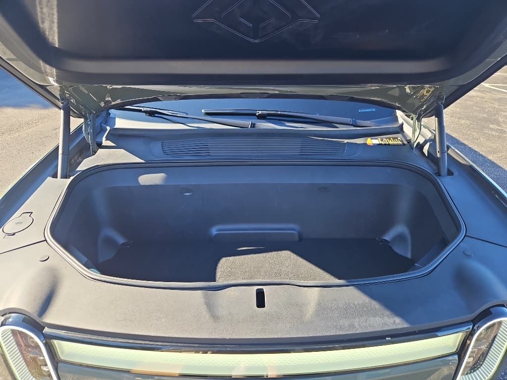 2022 Rivian R1T view 23