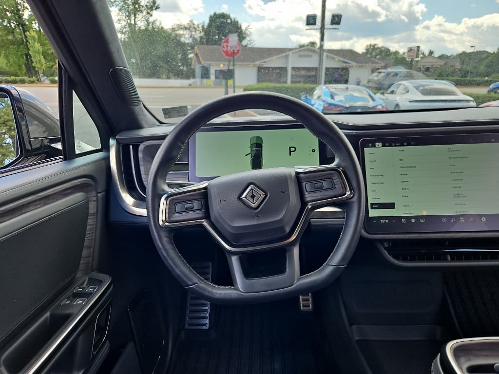 2022 Rivian R1T view 11