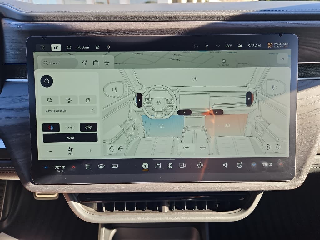 2022 Rivian R1T view 15