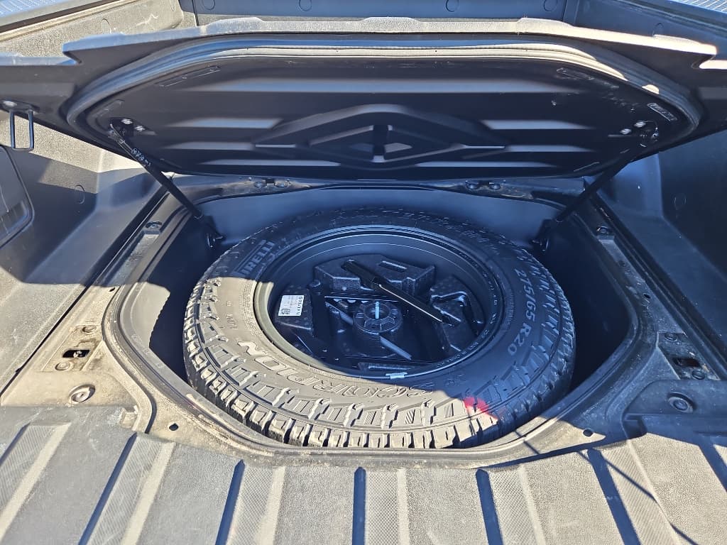 2022 Rivian R1T view 29