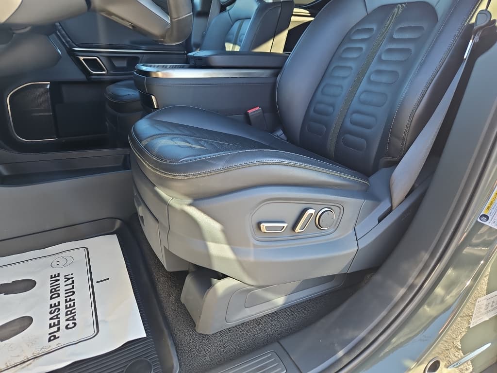 2022 Rivian R1T view 7