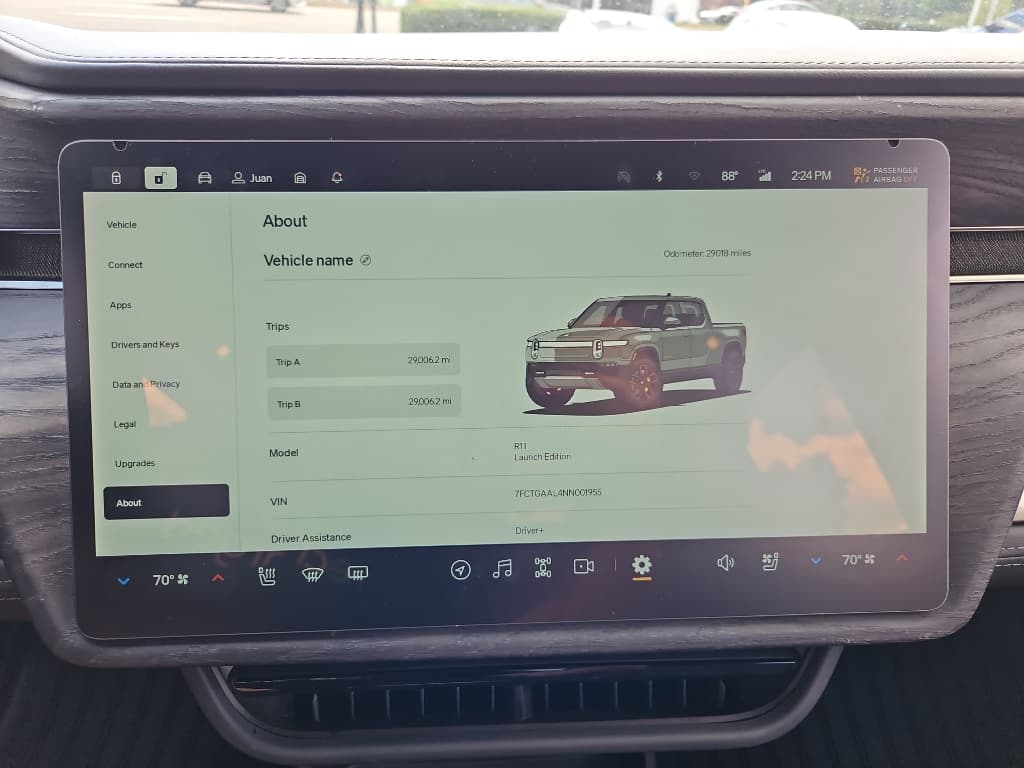 2022 Rivian R1T view 19