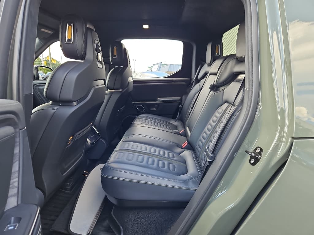 2022 Rivian R1T view 8