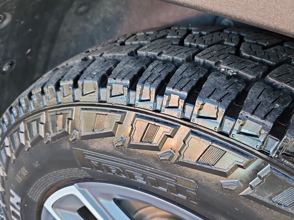 2022 Rivian R1T view 35