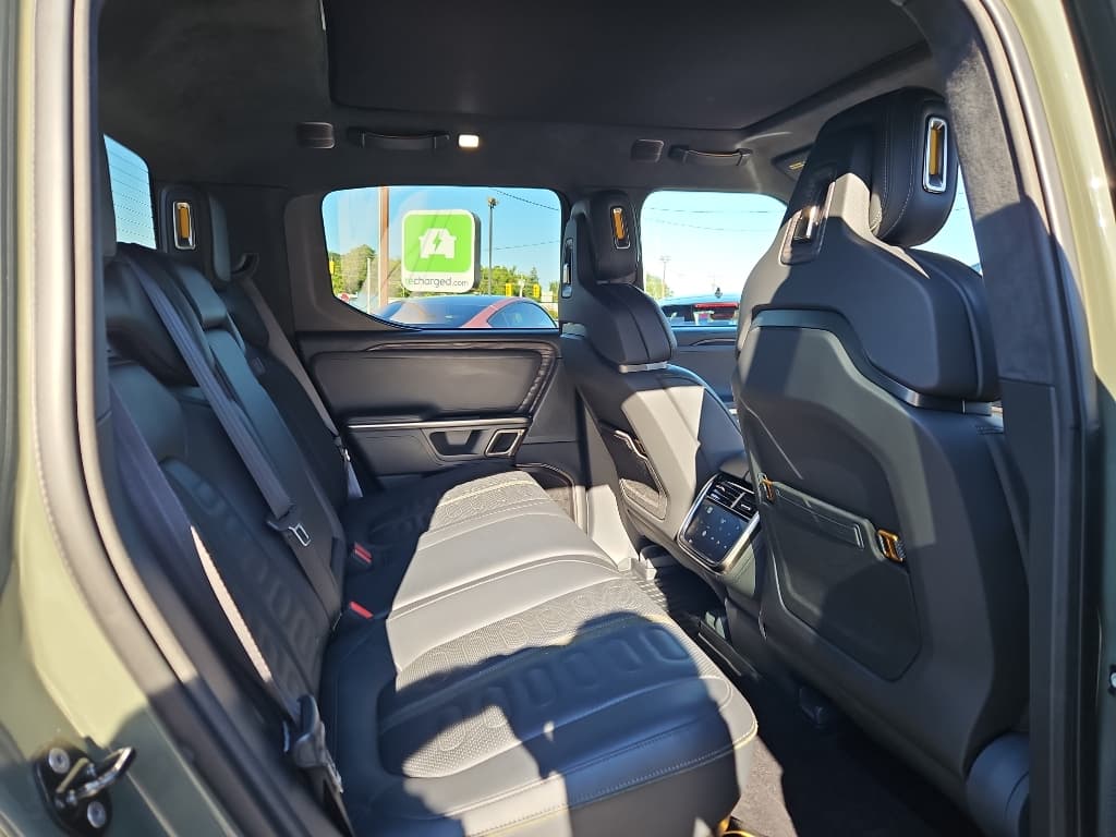 2022 Rivian R1T view 20