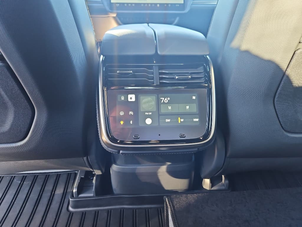 2022 Rivian R1T view 21