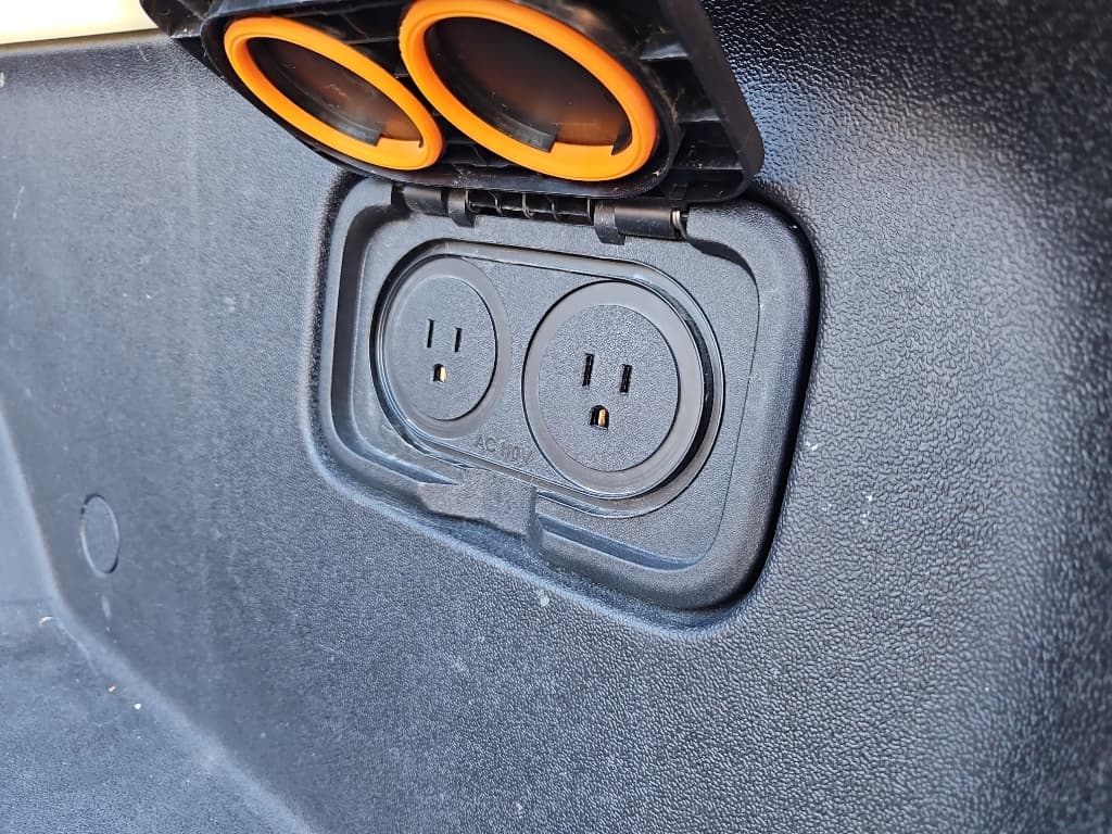 2022 Rivian R1T view 27