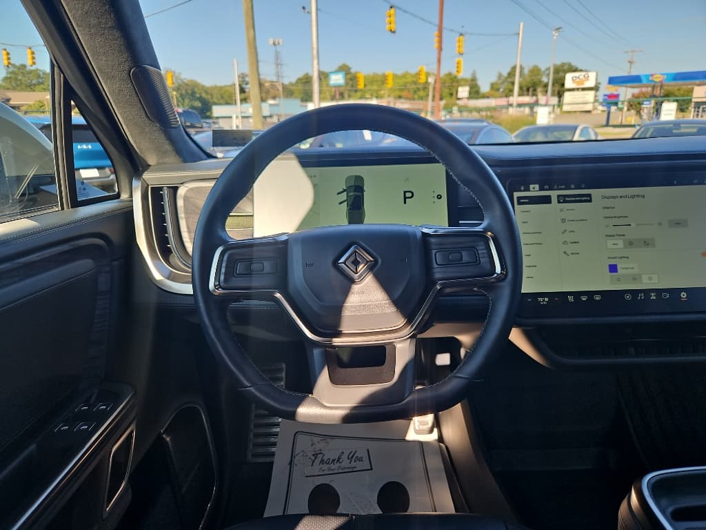 2022 Rivian R1T view 8