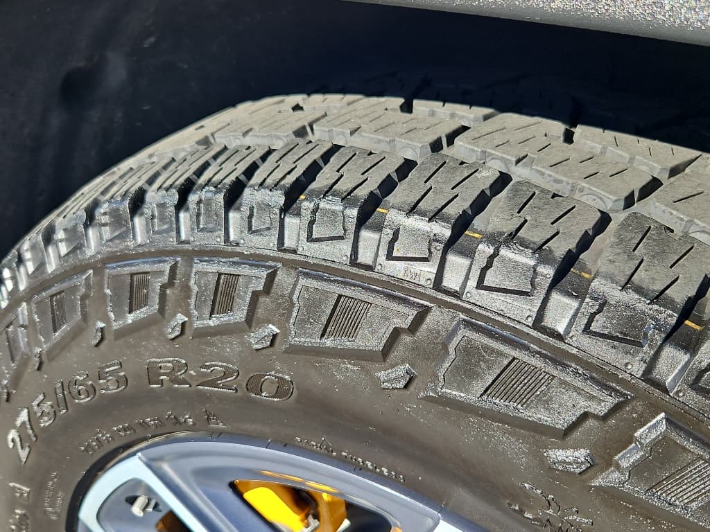 2022 Rivian R1T view 37