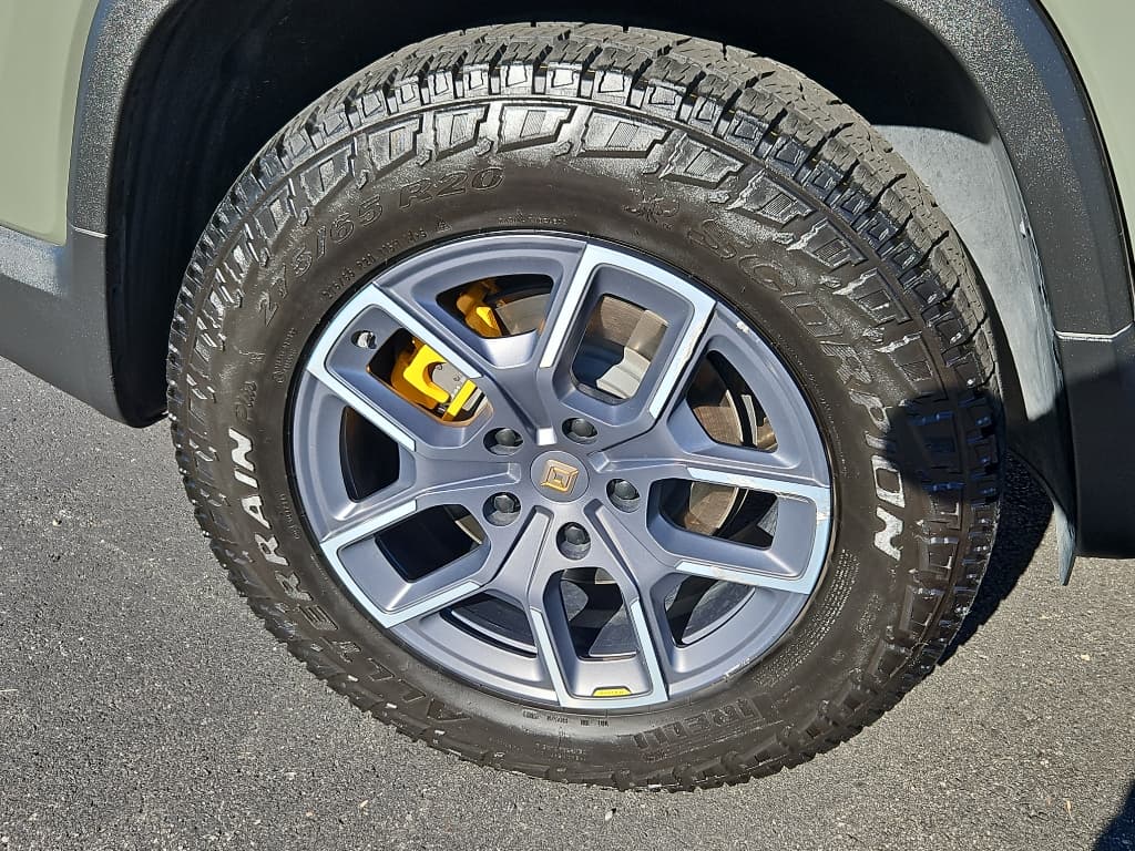 2022 Rivian R1T view 36