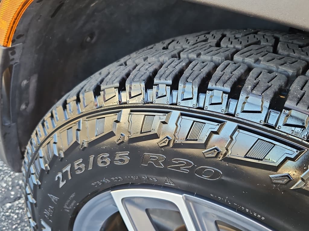 2022 Rivian R1T view 33
