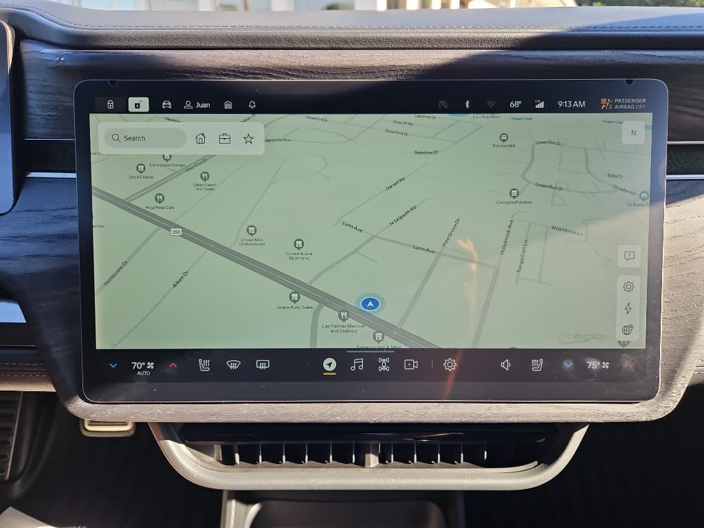 2022 Rivian R1T view 12