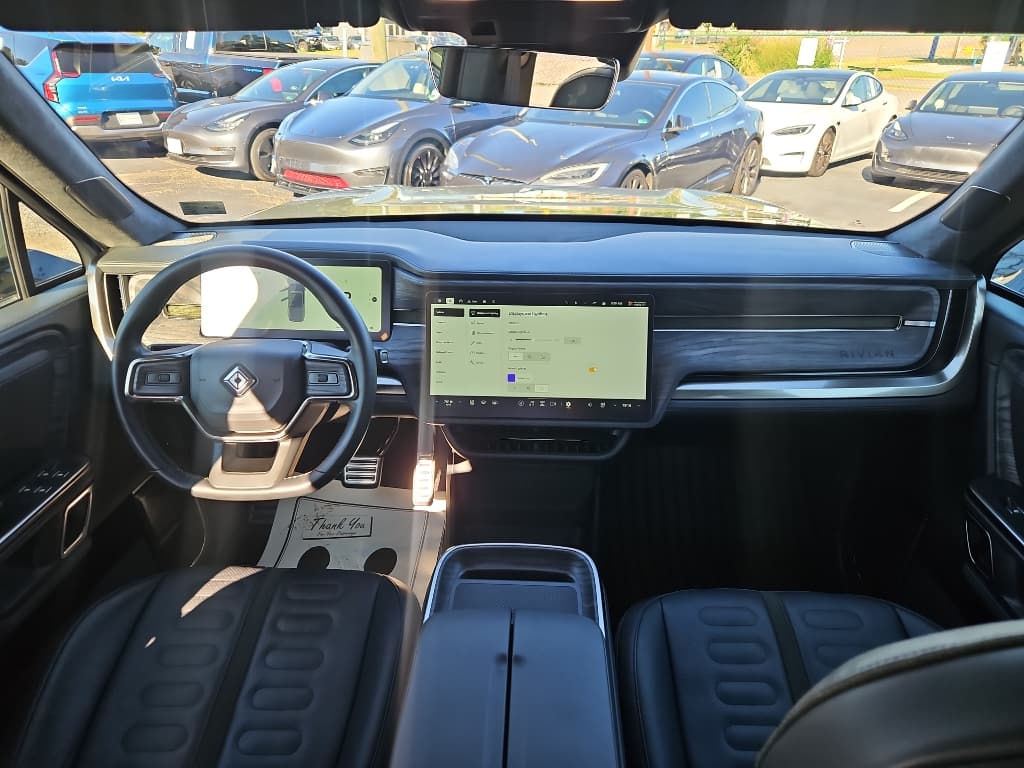 2022 Rivian R1T view 16
