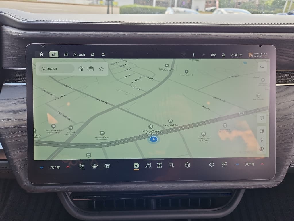 2022 Rivian R1T view 21