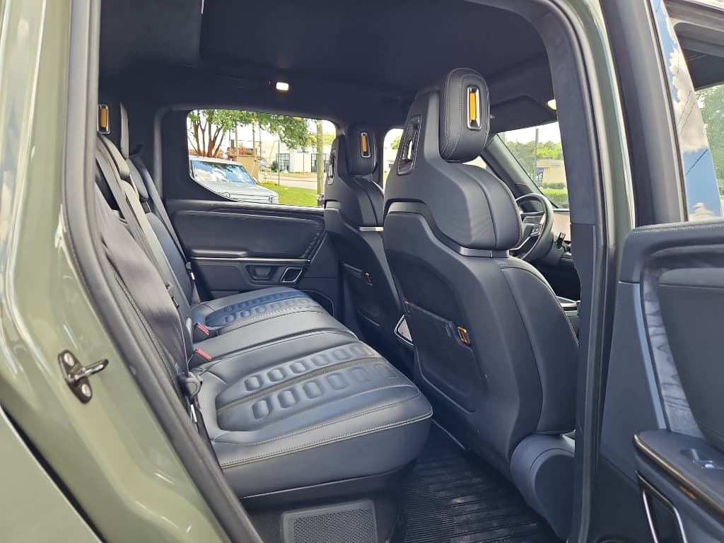 2022 Rivian R1T view 14