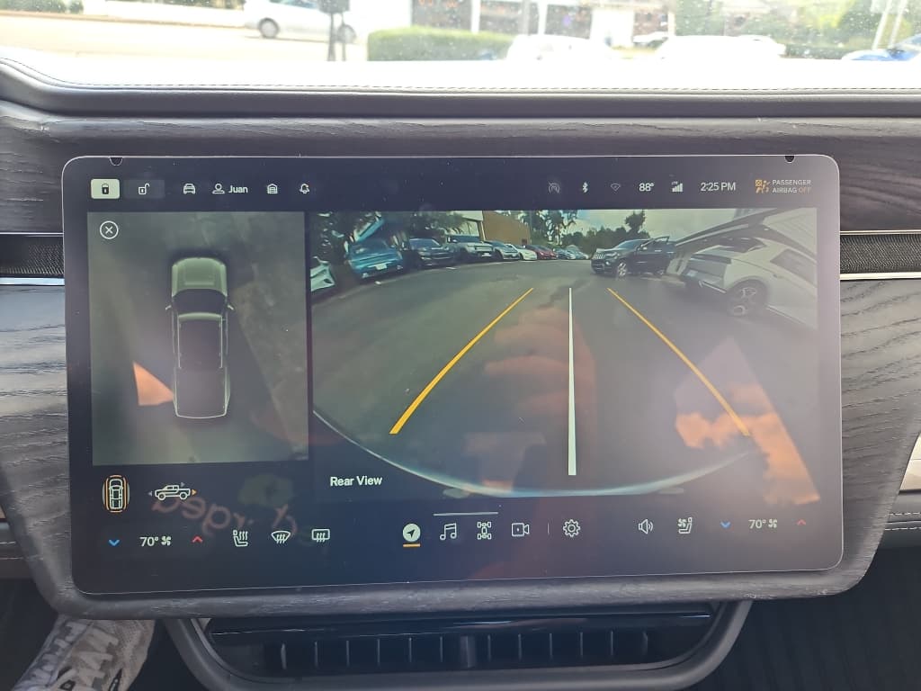 2022 Rivian R1T view 22