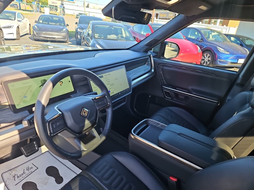 2022 Rivian R1T view 17