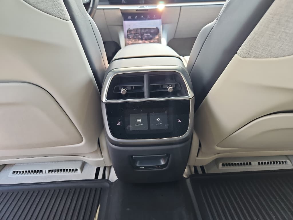2022 Lucid Air view 13