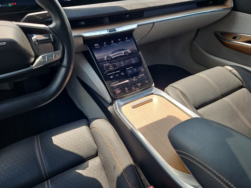 2022 Lucid Air view 17