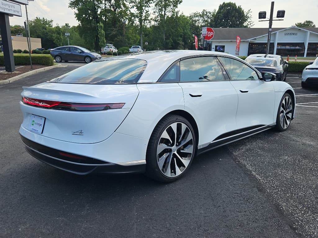 2022 Lucid Air view 3