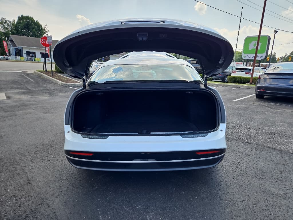 2022 Lucid Air view 8