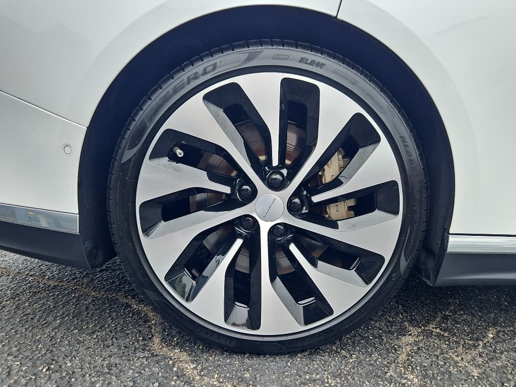2022 Lucid Air view 32