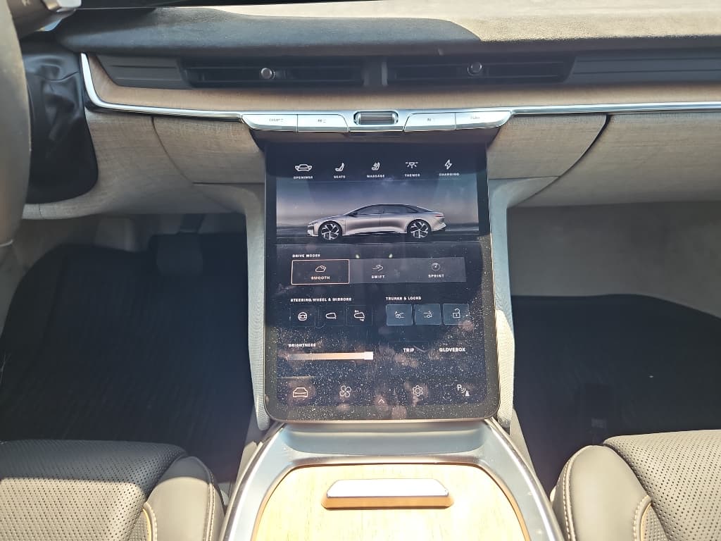 2022 Lucid Air view 16