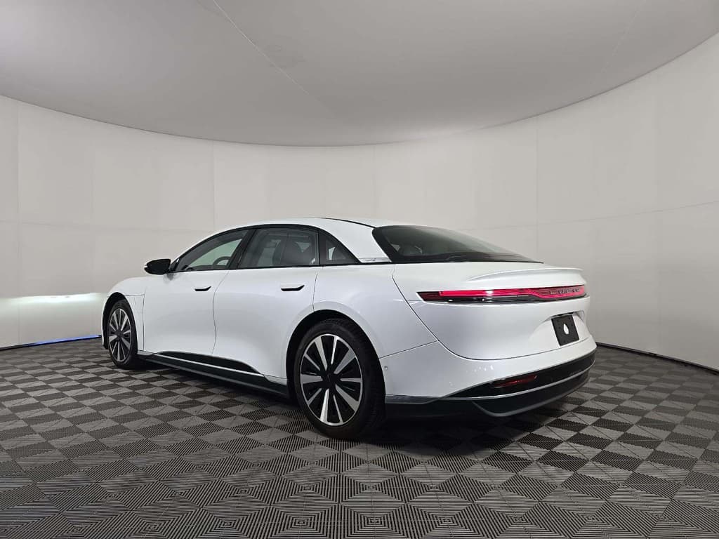 2024 Lucid Air view 3