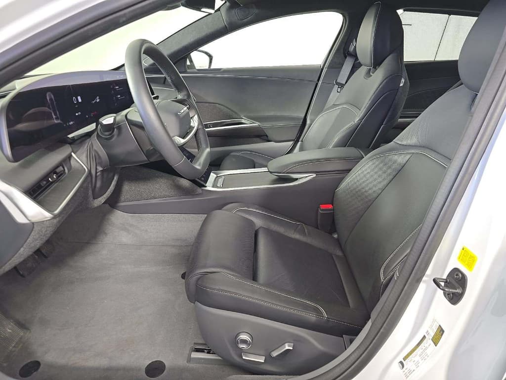 2024 Lucid Air view 5