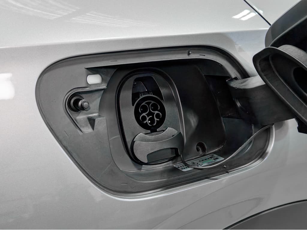 2025 Volkswagen ID.4 view 5
