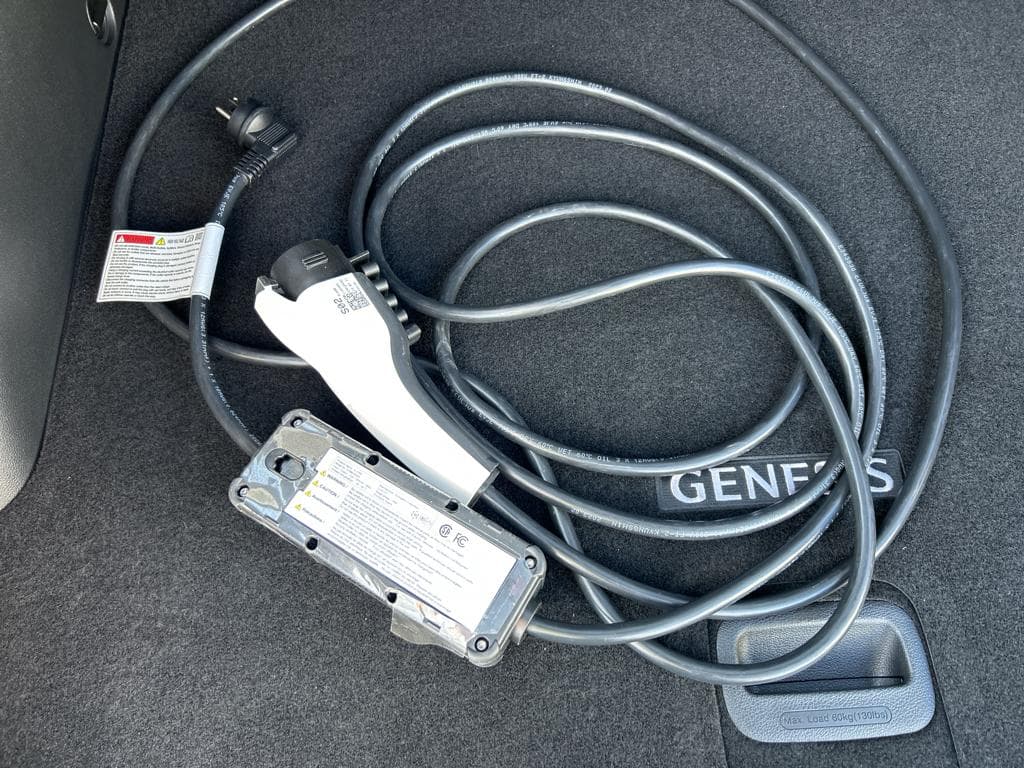 2023 Genesis GV60 view 6