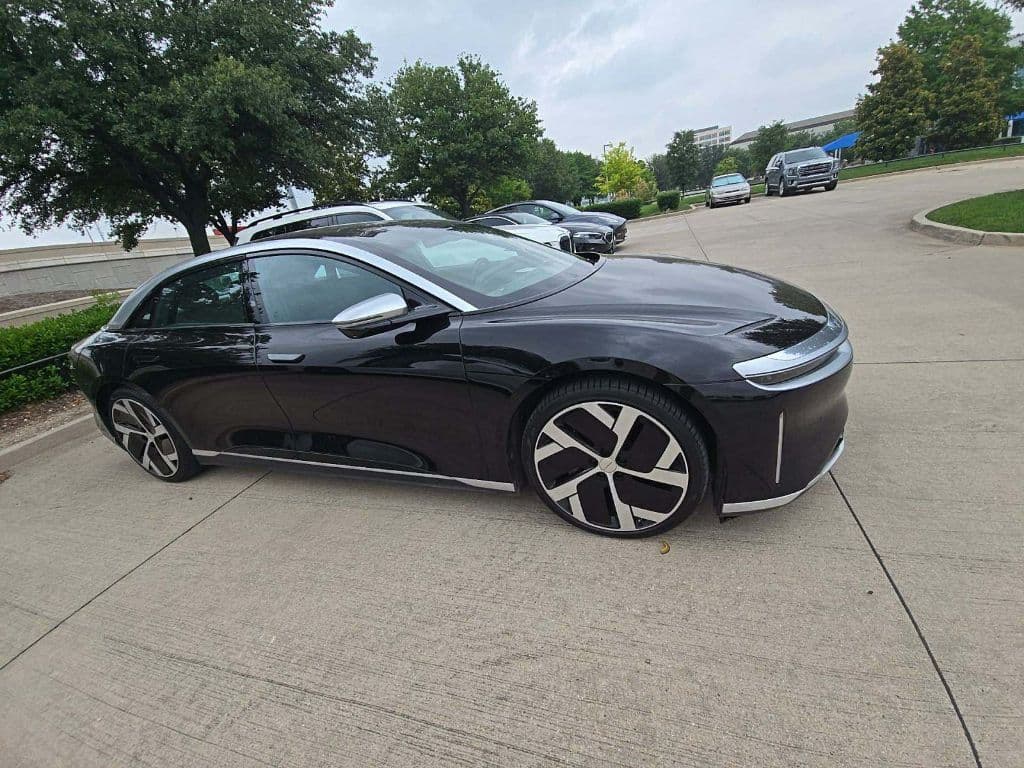 2022 Lucid Air view 4