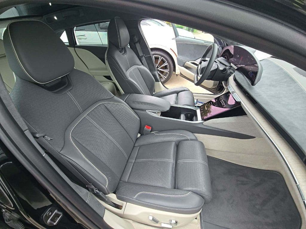 2022 Lucid Air view 9
