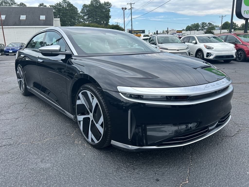 2022 Lucid Air view 4