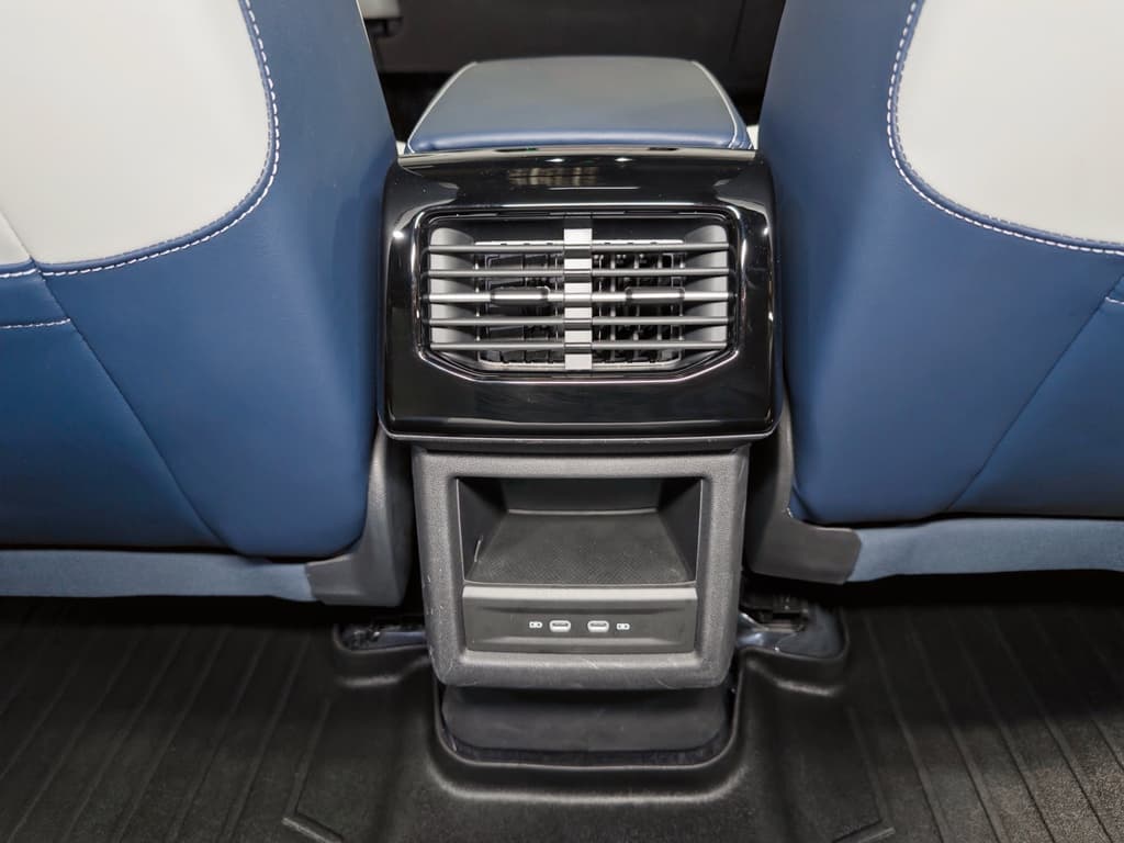 2023 Volkswagen ID.4 view 21