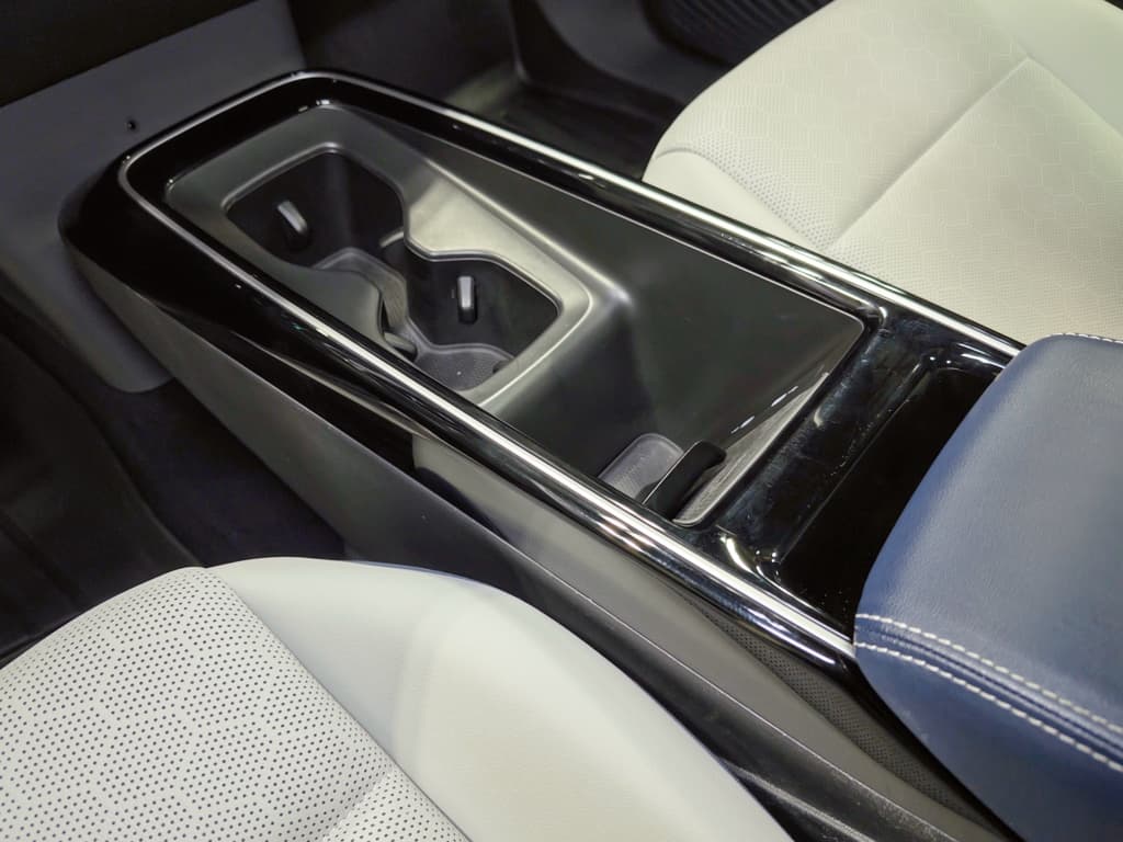 2023 Volkswagen ID.4 view 19