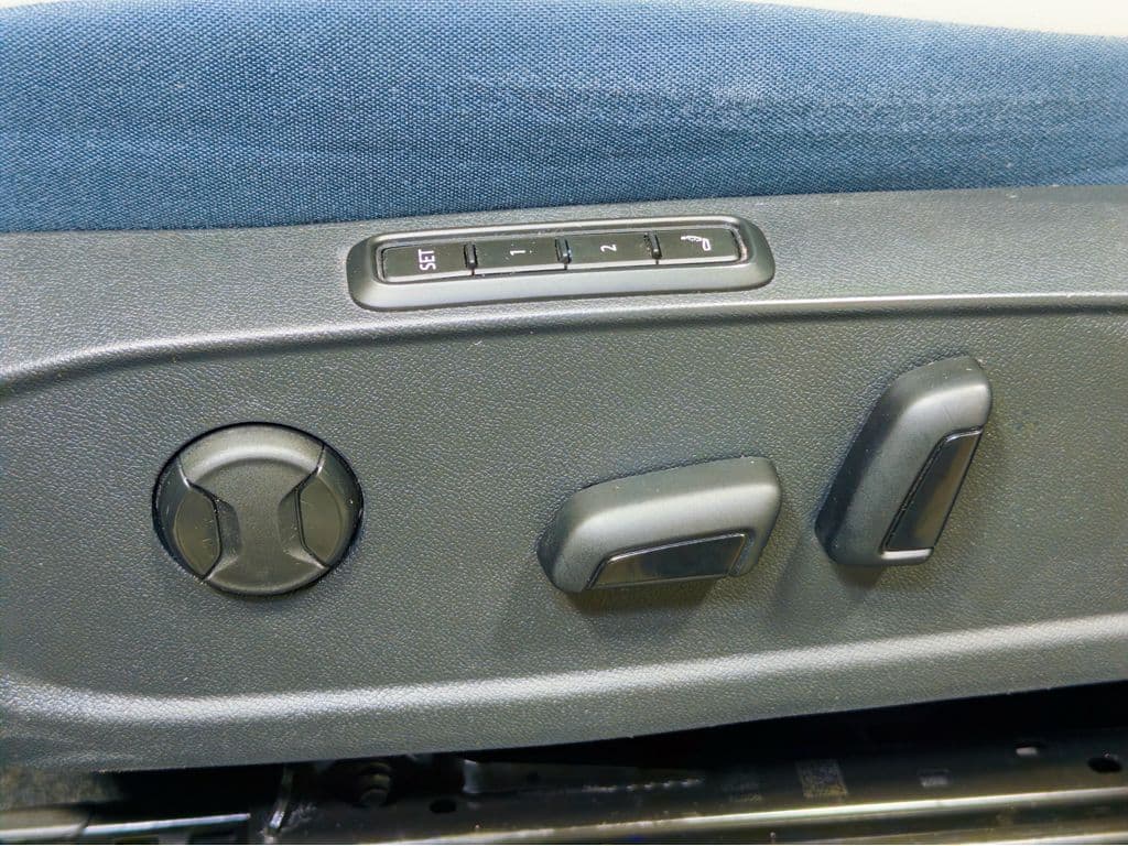 2023 Volkswagen ID.4 view 7