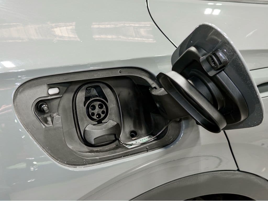 2023 Volkswagen ID.4 view 5