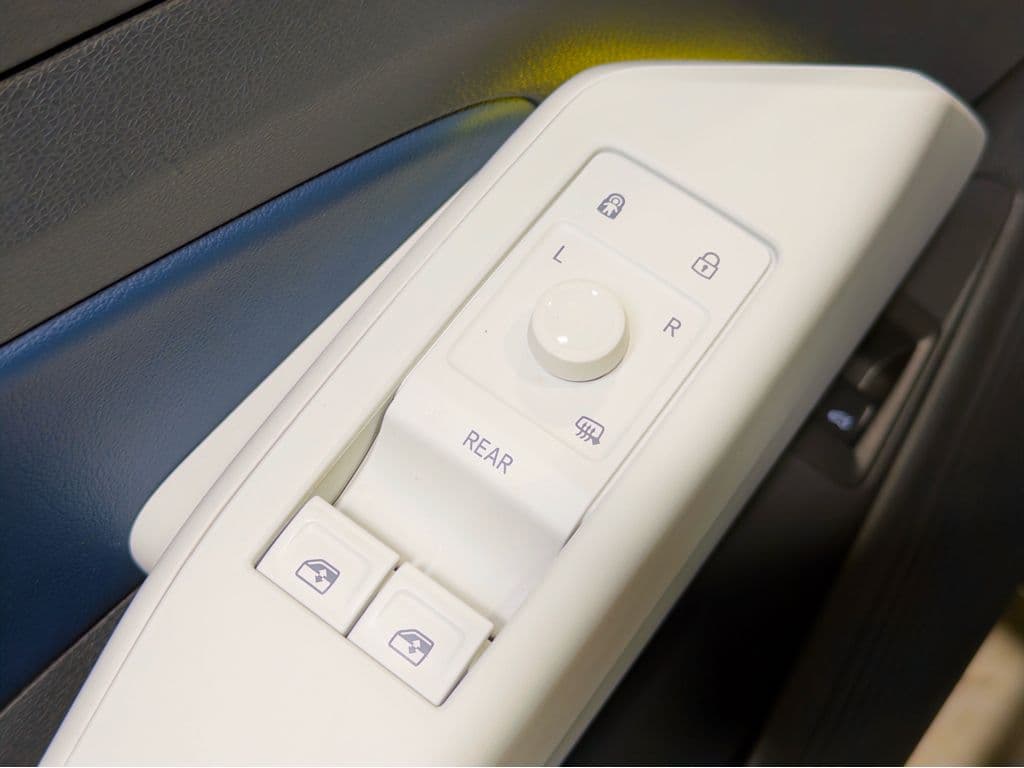 2023 Volkswagen ID.4 view 8