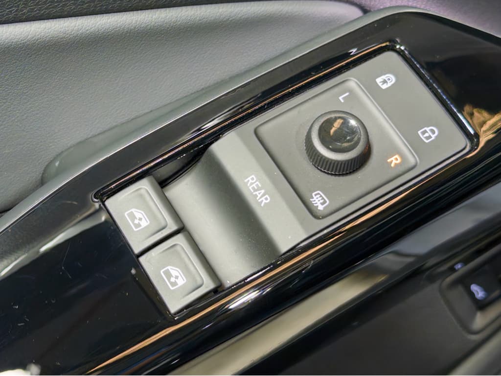2024 Volkswagen ID.4 view 7