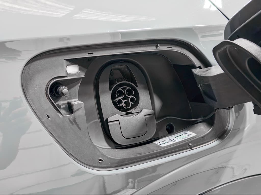 2024 Volkswagen ID.4 view 5