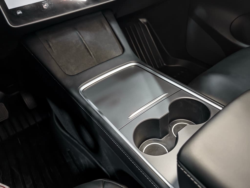 2022 Tesla Model Y view 17
