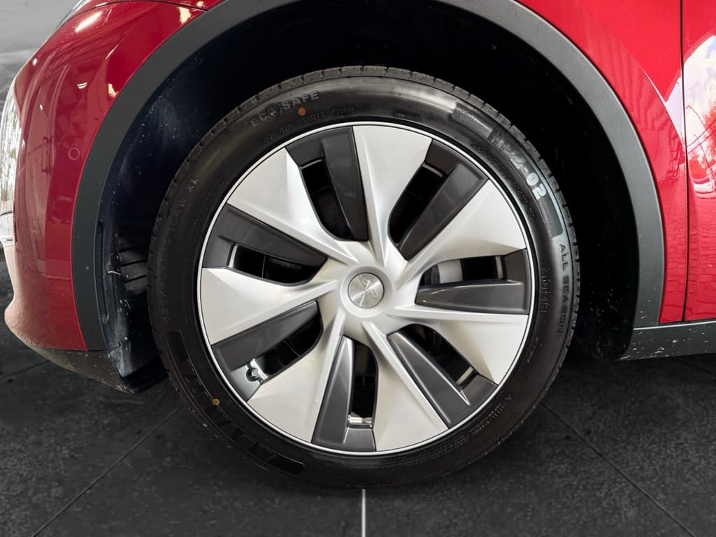 2022 Tesla Model Y view 29