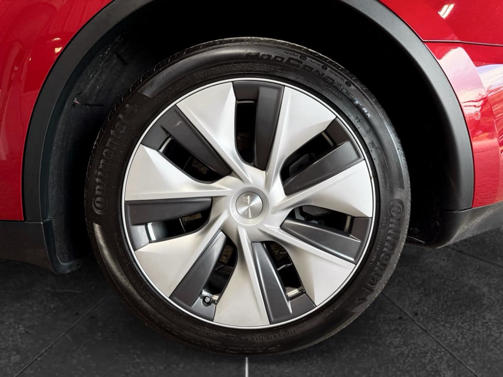 2022 Tesla Model Y view 31