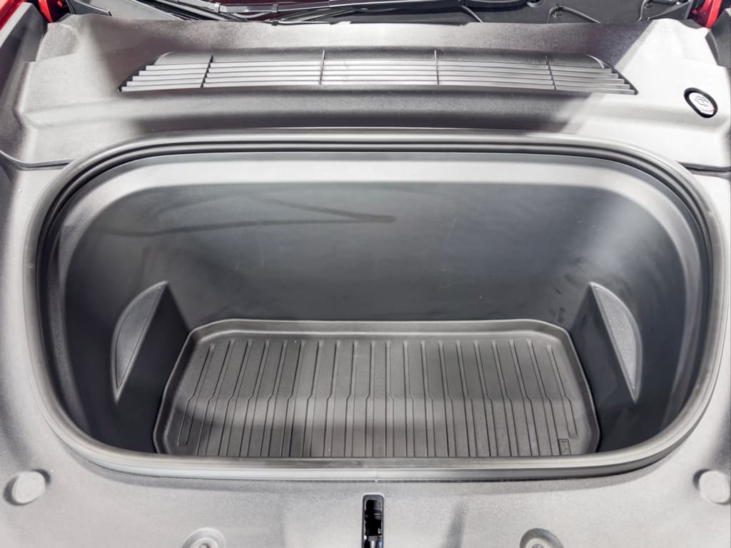 2022 Tesla Model Y view 24