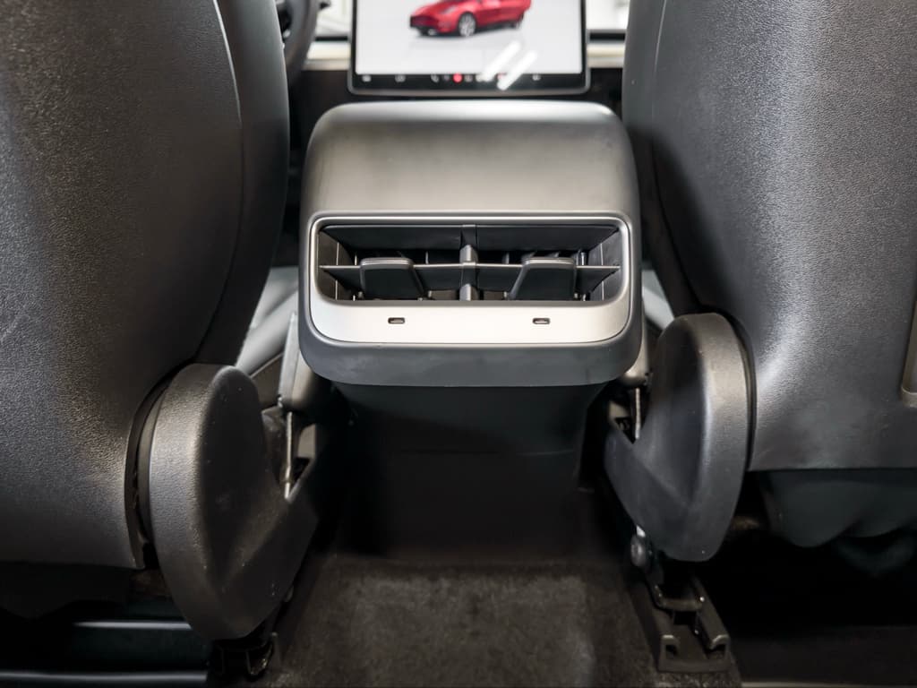 2022 Tesla Model Y view 19